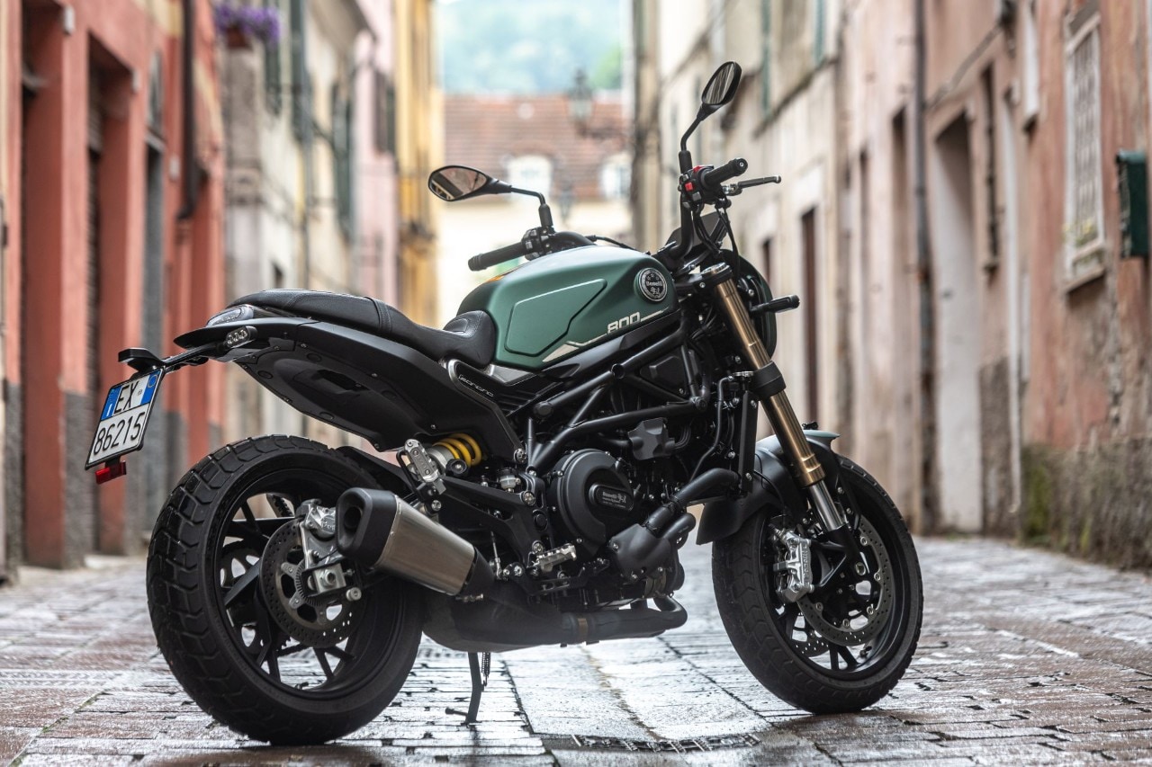 Benelli Leoncino 800 VS CFMOTO 700CL-X Heritage: prova a prendermi!